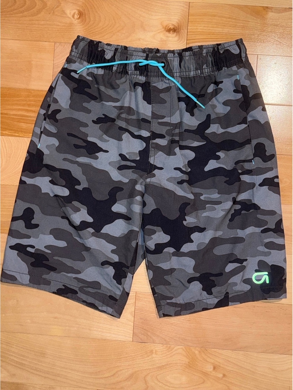 GapFit Boys Gray and Black Camouflage swim Trunks EUC L